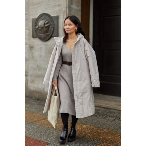 Uniqlo Merino Wool Blend Fitted V-Neck Long-Sleeve Dress in Gray - Picture 1 of 13